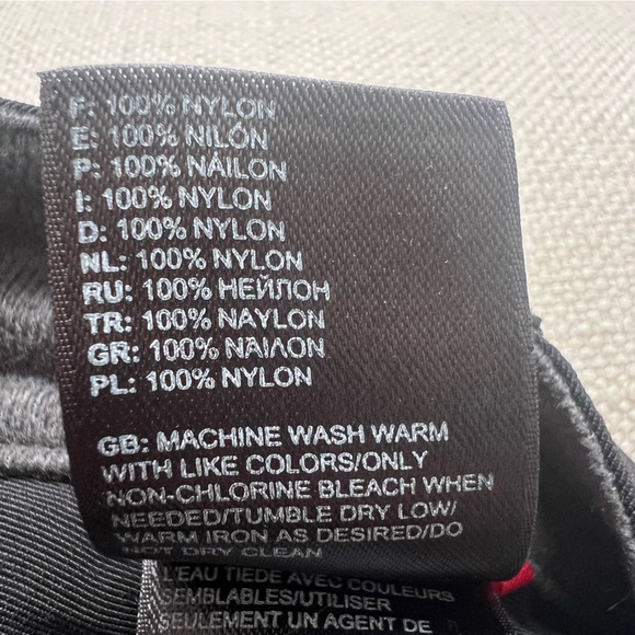 The NORTH FACE Black hiking outdoors shorts size 12 Ladies Performance Nylon - Picture 3 of 7